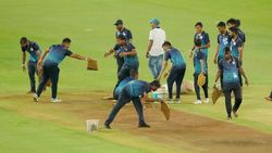 IPL 2023: നാണമില്ലേ ബിസിസിഐ? മഴയില്‍ പിച്ച് കാക്കാന്‍ അറിയില്ല! ഇംഗ്ലണ്ടിനെ കണ്ടുപഠിക്ക്