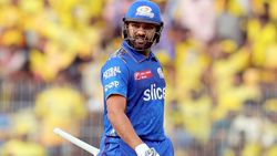 IPL 2023: രോഹിത്തിനെ ചതിച്ചു! അത് ഔട്ടല്ല, അംപയര്‍ക്കു നിയമം അറിയില്ലേ?