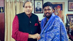 സഞ്ജു സാംസണ്‍ നാട്ടില്‍ തിരിച്ചെത്തി, ഉജ്ജ്വല സ്വീകരണം; പ്രത്യേക സമ്മാനവുമായി തരൂര്‍