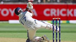 IND vs AUS: റിഷഭ് എന്താണ് കാട്ടിയത്, വിക്കറ്റ് വലിച്ചെറിഞ്ഞു; പകരക്കാരന്‍ വേണോ? വിമര്‍ശനം