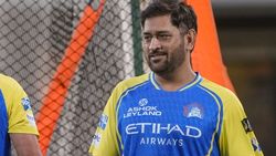 IPL 2026: തല റെഡി, ഹൈദരാബാദ് വിറയ്ക്കുമോ? ടീം ബസ്സിൽ ധോണി, ഈ താരങ്ങളുടെ സ്ഥാനം തെറിച്ചേക്കാം