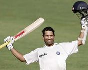 4வது டெஸ்ட்: சச்சின் சதத்தால் இந்தியா முன்னிலை