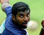 முரளீதரன் மீது முட்டை வீச்சு: ஆஸி. ரசிகர்கள் அட்டூழியம்