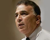 கவாஸ்கர் கட்டுரை- ஐசிசி டென்ஷன்: பதவியைப் பறிக்க முடிவு!