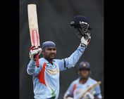 ஷேவாக், கம்பீர் கலக்கல்-~~மும்மூர்த்திகள்~~ சொதப்பல்