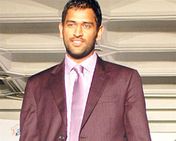 ரேங்கிங்: டோணி முதலிடம்-சச்சினுக்கு 9வது இடம்