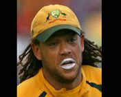 மீன் பிடிக்கப் போனதால் கல்தா-கடுப்பான சைமண்ட்ஸ் ஓய்வு?