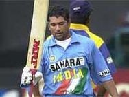 'புட் பாய்சன்': மயங்கி விழுந்த சச்சின்!