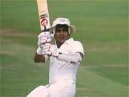 சச்சின் காலைத் தொட்டுக் கும்பிடத் தோன்றுகிறது- கவாஸ்கர்