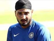 சச்சின் கொடுத்த பேட்டை வைத்து பின்னி எடுத்த ஹர்பஜன்- மும்பை அதிரடி வெற்றி