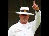 ஆயிரம் வீரர்களுக்கு அவுட் கொடுத்த நடுவர் ரூடி கொயர்ட்சன் ஓய்வு