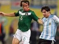 கார்லோஸ் டவேஸ் அபார ஆட்டம்-காலிறுதிக்கு அர்ஜென்டினா தகுதி