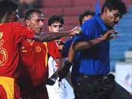 சென்னையில் விபரீதம்-நடுவரைத் தாக்கி மண்டையை உடைத்த ஹாக்கி வீரர்