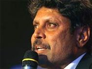 சச்சினைப் பற்றி மட்டும் பேசிக் கொண்டிருந்தால் எப்படி?-கபில் தேவ் எரிச்சல்