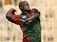 கென்ய பவுலிங்கை சமாளித்து 317 ரன்களைக் குவித்தது பாக்