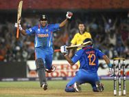 ஆஸி.யை 5 விக்கெட் வித்தியாசத்தில் வீழ்த்தியது இந்தியா-அரையிறுதியில் பாக்.குடன் மோதல்