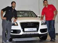 உலக்கோப்பை கிரிக்கெட்டில் ஜொலித்த யுவராஜுக்கு ஆடி க்யூ5 கார் பரிசு