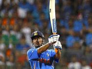 உலகக் கோப்பையை இந்தியா வெல்ல உதவிய டோணியின் பேட் ரூ. 72 லட்சத்துக்கு ஏலம்