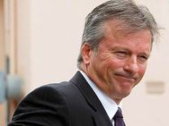 கடந்த ஆண்டில் 56 கிரிக்கெட் வீரர்களை சூதாட்ட புக்கிகள் அணுகினர்- ஸ்டீவ் வாக் தகவல்