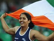 ஒலிம்பிக் பதக்கம் பெற இந்திய வட்டு ஏறிதல் வீராங்கனை கிருஷ்ண பூனியா லண்டனில் கடும் பயிற்சி