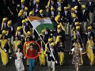 ஒலிம்பிக் போட்டியின் அணிகள் அணிவகுப்பில் இந்திய அணியுடன் வந்த மர்ம பெண் யார்?