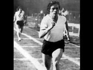 காரில் 'ஓடி' வந்த மாரதான் வீரர், பெண் உருவில் வந்த ஆண் வீரர்.. ஒலிம்பிக் மோசடிகள்