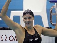 அப்பப்ப ரிலாக்ஸ் செய்ய '50 ஷேட்ஸ் ஆப் கிரே' படிக்கும் ஆஸி. நீச்சல் வீராங்கனைகள்!