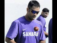 நல்லா விளையாண்டா பாராட்டுவாங்க, இல்லாட்டி திட்டுவாங்க... டோணி விரக்தி!