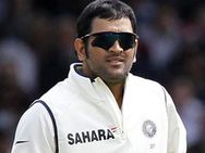 சுயநலமாக விளையாடுகிறார் கம்பீர்.. கேப்டன் டோணி புகார்