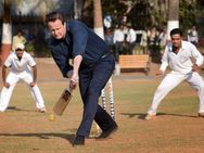 'சச்சினுடன்' கிரிக்கெட் விளையாடி அவுட் ஆன டேவிட் கேமரூன்