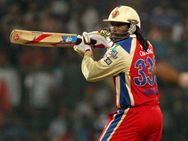 கெய்ல் பாட.. கூடவே கோஹ்லி, முரளி, ஜாகீரும் ஆடிப் பாட.. ஊ ல ல ல லி யோ!