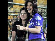 விழுந்து விழுந்து சிரித்து, காதோடு கிசுகிசுத்து... கவர்ந்திழுத்த சாக்ஷி, ஷில்பா