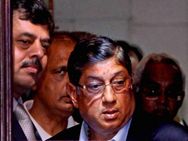 சீனிவாசனை ராஜினாமா செய்ய சொல்லும் 'நீங்கள் அத்தனை பேரும் உத்தமர்தானா சொல்லுங்கள்!'