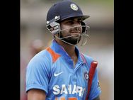 மொத போட்டியிலேயே இப்படிப் போட்டு அமுக்கிட்டாங்களேப்பா கோஹ்லி...!