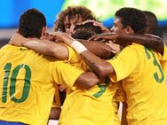 பிரேசில் கால்பந்து கிளப்பில் விளையாடும் மைக்கேல் ஜாக்சன், மகாத்மா காந்தி