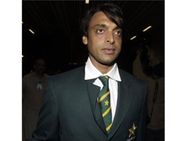 ஏன் இந்தியாவிடம் பிச்சை எடுக்குறீங்க.. பாக். கிரிக்கெட் வாரியம் மீது பாயும் சோயப் அக்தர்