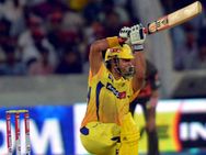 சத்தம் போடாமல் பின்னி எடுக்கும் ரெய்னா.... ப்யூட்டிஃபுல்!