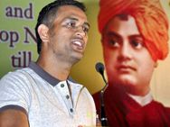 ''டோணி வீட்டுல கல் அடிச்சவங்க மோசமான பயலுகளாகத்தான் இருக்கனும்....''