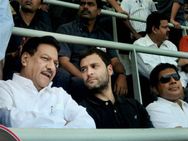 5 மாநில தேர்தல் வேலைகளை விட்டுவிட்டு மும்பை ஸ்டேடியத்தில் ஆஜரான ராகுல்!!