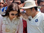 'கடவுள்' அறைக்கு அவரைத் தேடி வந்த கடவுள்...!