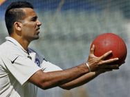 300 விக்கெட் வீழ்த்திய 2வது இந்திய வேகப்பந்துவீச்சாளர் ஜாகிர்