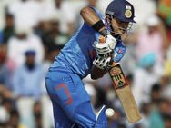 ரன் எடுக்க முடியாமல் தடுமாறும் சுரேஷ் ரெய்னா... 'வெளிவாசல்' காத்திருக்கிறது?