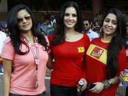 சில்லுன்னு ஒரு சிசிஎல்... வீரர்களைக் குஷிப்படுத்திய நடிகைகள்!