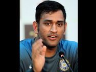 மூளையை அதிகமாக பயன்படுத்துங்கள்...: பந்து வீச்சாளர்களுக்கு டோணி அட்வைஸ்