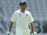 தவன் சதம் போட்டும்.. டோணி கடுமையாகப் போராடியும்... தோல்வியடைந்தது இந்தியா