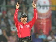 ரன் அவுட் சர்ச்சை: ஐ.பி.எல். நடுவர் சஞ்சய் ஹசாரே நீக்கம்