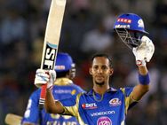 மேக்ஸ்வெல் அடிச்சாக, மில்லர் அடிச்சாக... கடைசியில சிம்மன்ஸ் வந்துதான் செஞ்சுரி போட்டாக...!