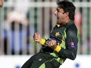 அம்பயர் இருக்கலாம், கோச் இருக்கலாம்.. வீரர்கள் மட்டும் கூடாதா?.. பிசிசிஐக்கு பாக். வீரர் கேள்வி