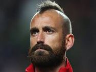 நடுவரை பார்த்து நாகரீகம் இல்லாமல் 'விரல் காண்பித்த' போர்ச்சுக்கல் வீரரால் சர்ச்சை