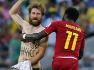 ஜெர்மனி – கானா போட்டிக்கிடையே கிலியைக் கிளப்பிய “ஹிட்லரின் ரசிகர்”!